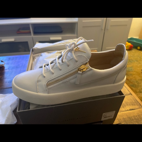 Giuseppe Zanotti, all white shoes - Picture 4 of 7